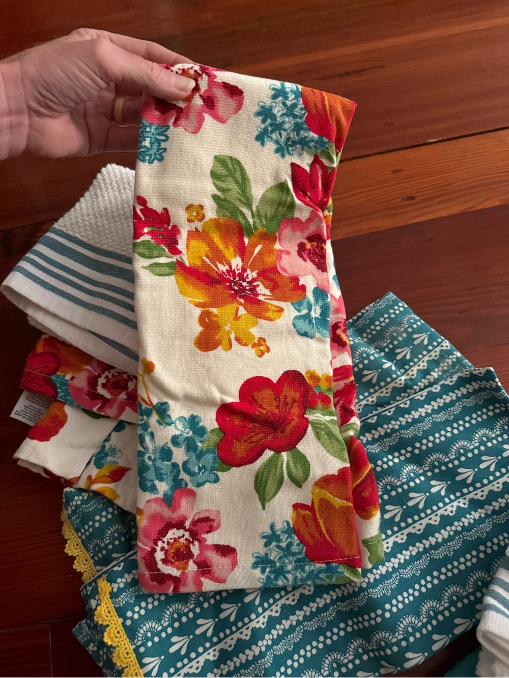 Pioneer Woman dish towel set, Wildflower Whimsy Pioneer Woman, farmhouse towels - Picture 6 of 8